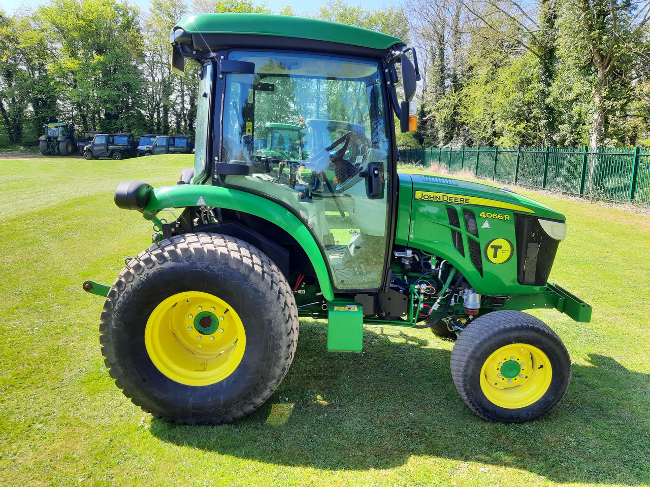 John Deere 4066R Compact Tractor - Mini traktors: foto 3 John Deere 4066R Compact Tractor - Mini traktors: foto 3