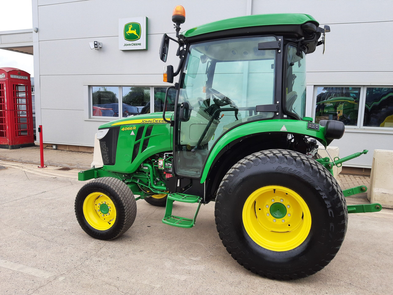 John Deere 4066R Compact Tractor - Mini traktors: foto 1 John Deere 4066R Compact Tractor - Mini traktors: foto 1