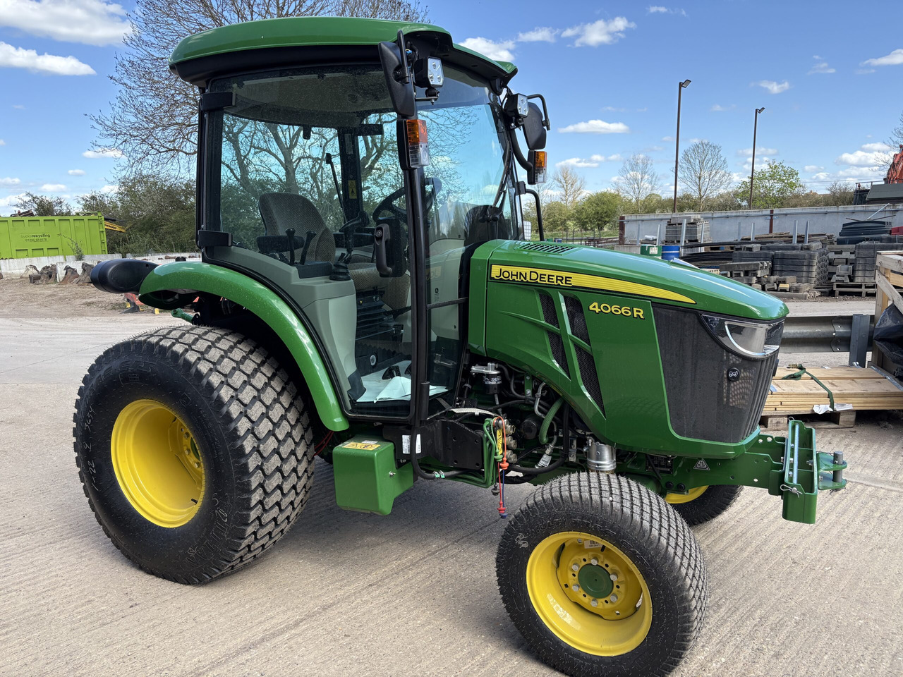 John Deere 4066R Compact Tractor - Mini traktors: foto 2 John Deere 4066R Compact Tractor - Mini traktors: foto 2
