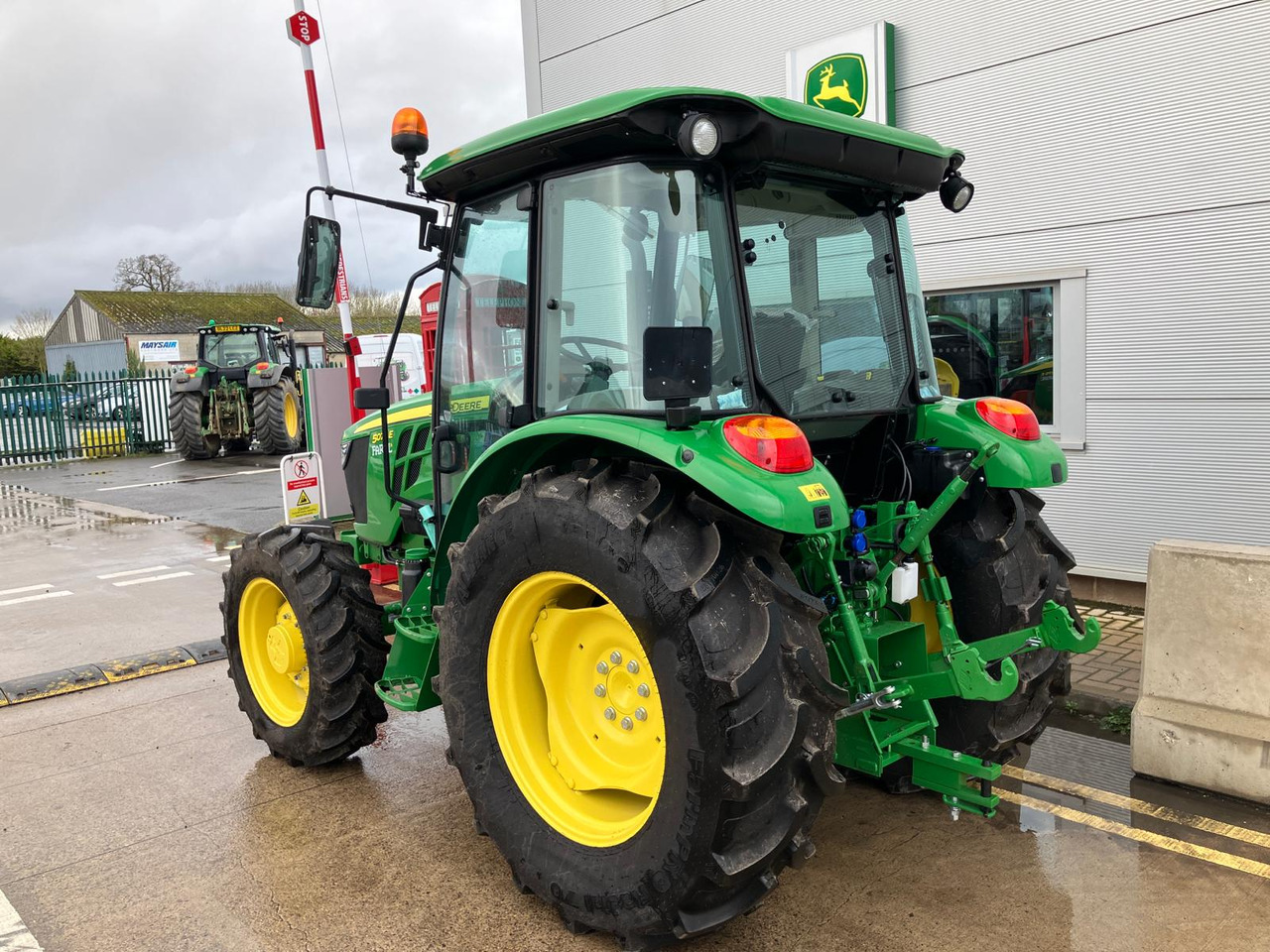 John Deere 5075E - Traktors: foto 4 John Deere 5075E - Traktors: foto 4