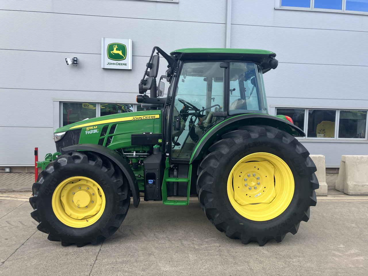 John Deere 5115M - Traktors: foto 2 John Deere 5115M - Traktors: foto 2