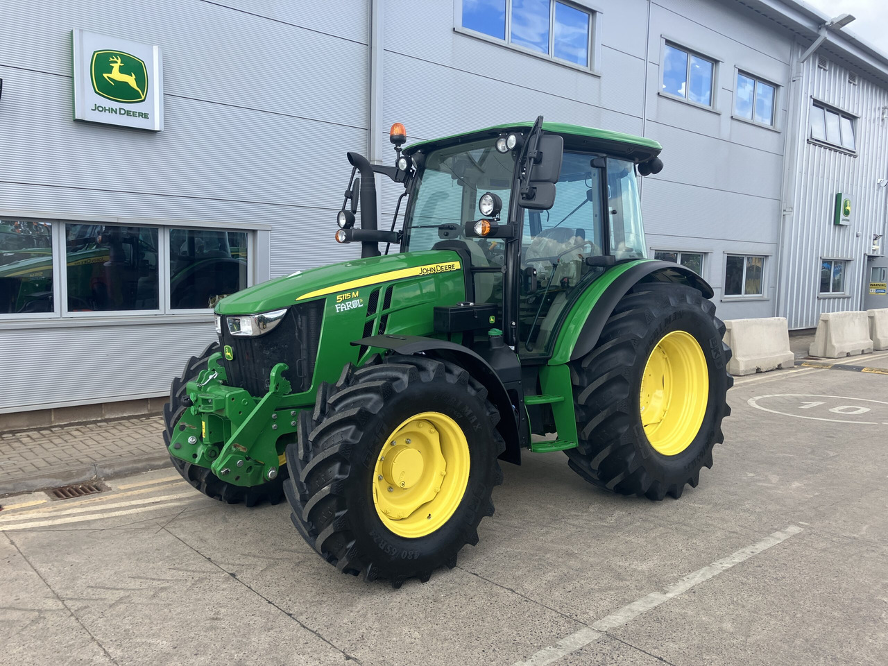 John Deere 5115M - Traktors: foto 1 John Deere 5115M - Traktors: foto 1