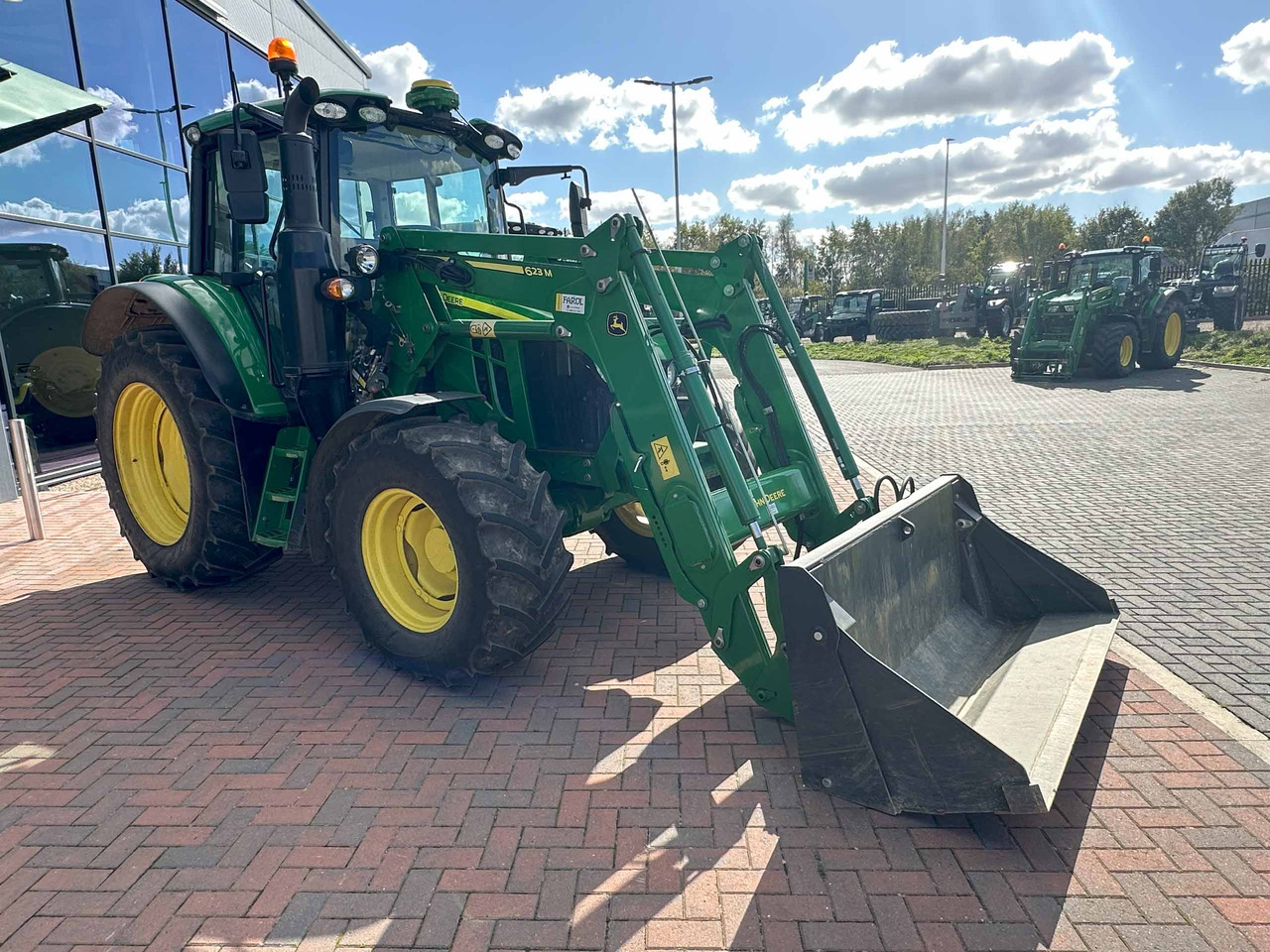 John Deere 6110M + 623M - Traktors: foto 5 John Deere 6110M + 623M - Traktors: foto 5