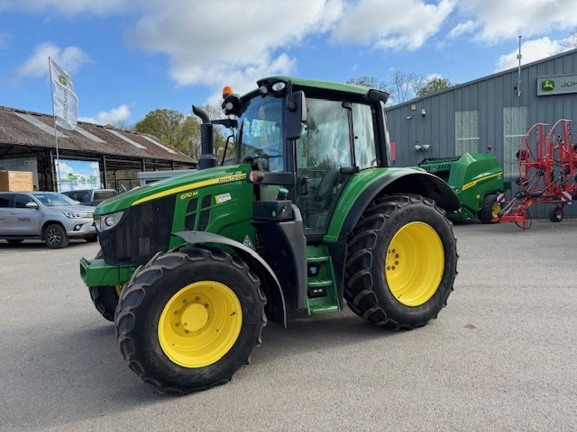 John Deere 6110M - Traktors: foto 1 John Deere 6110M - Traktors: foto 1