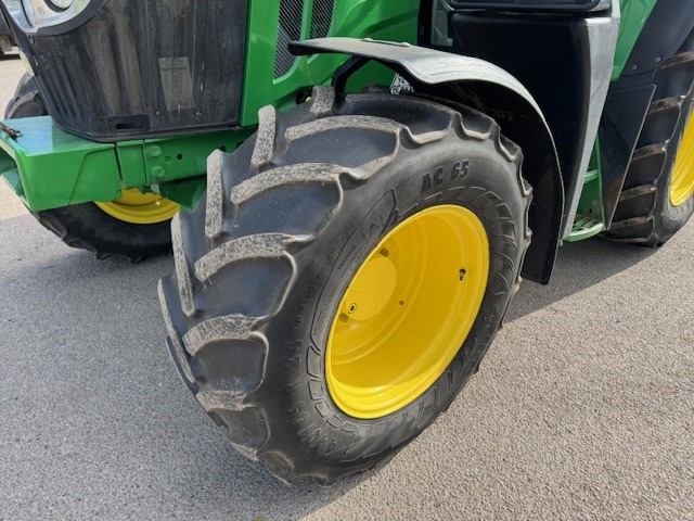 John Deere 6110M - Traktors: foto 2 John Deere 6110M - Traktors: foto 2