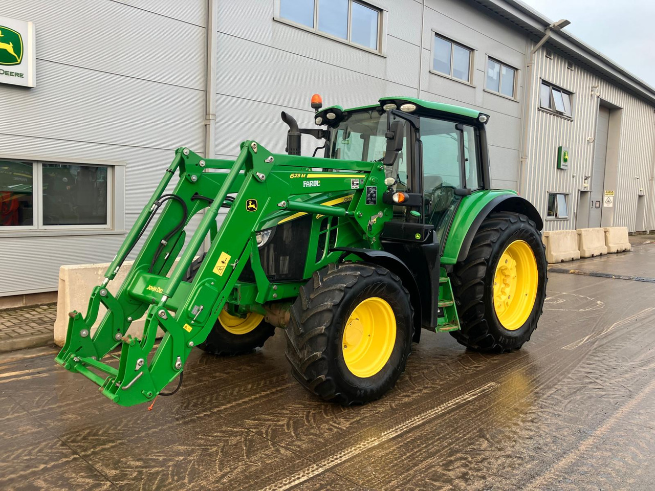 John Deere 6120M - Traktors: foto 2 John Deere 6120M - Traktors: foto 2