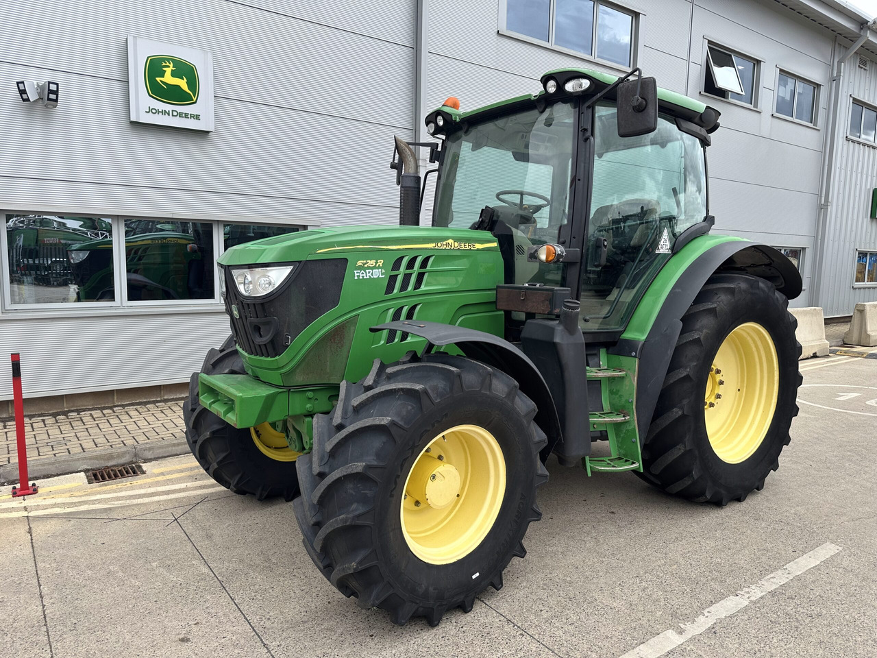 John Deere 6125R - Traktors: foto 1 John Deere 6125R - Traktors: foto 1