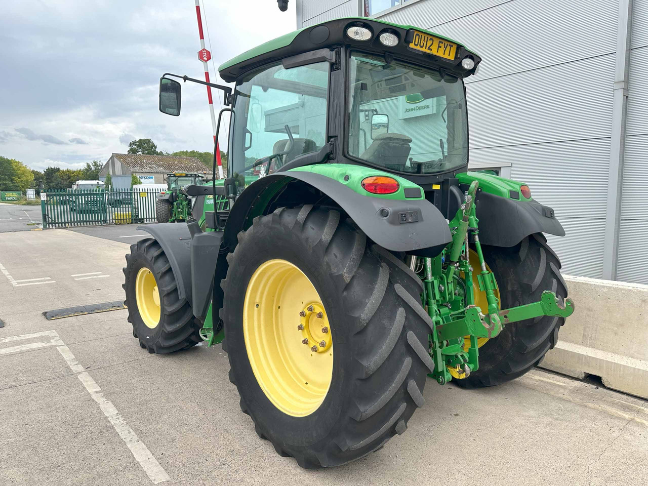 John Deere 6125R - Traktors: foto 2 John Deere 6125R - Traktors: foto 2