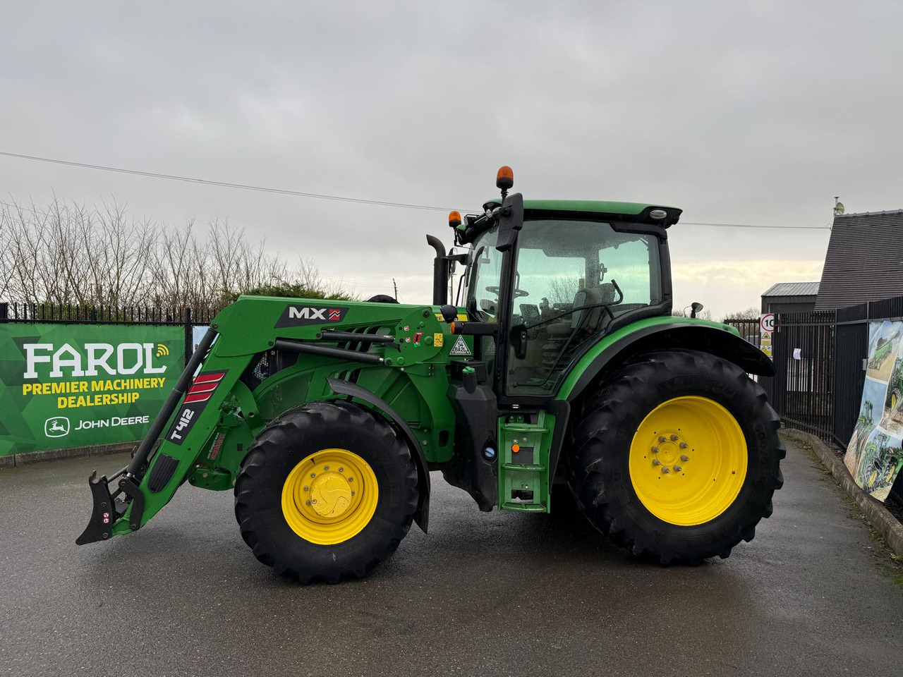 John Deere 6135R - Traktors: foto 1 John Deere 6135R - Traktors: foto 1