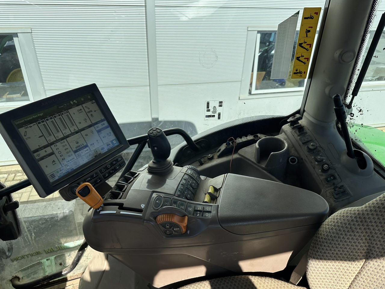 Traktors John Deere 6155R: foto 7