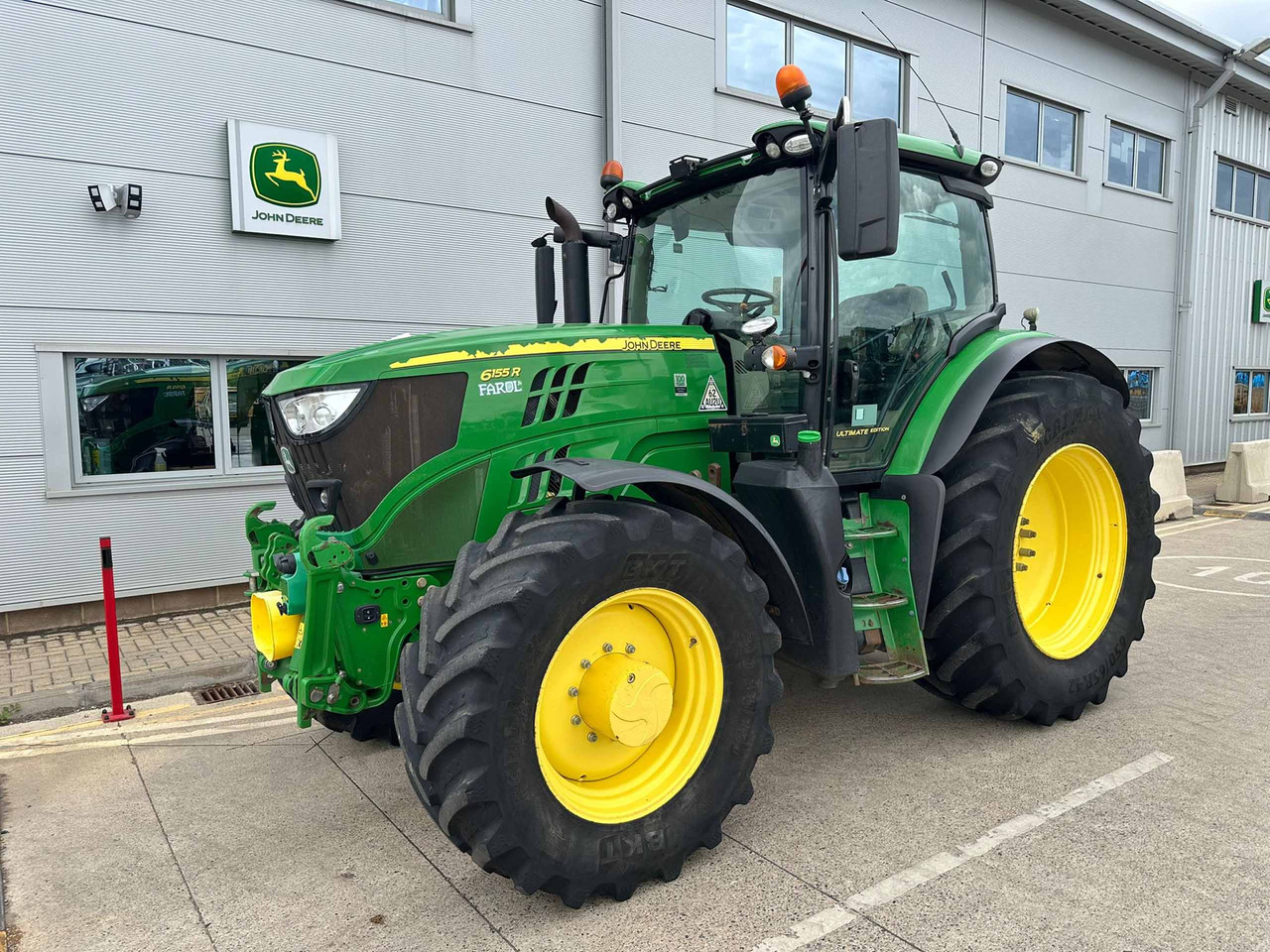 John Deere 6155R - Traktors: foto 1 John Deere 6155R - Traktors: foto 1