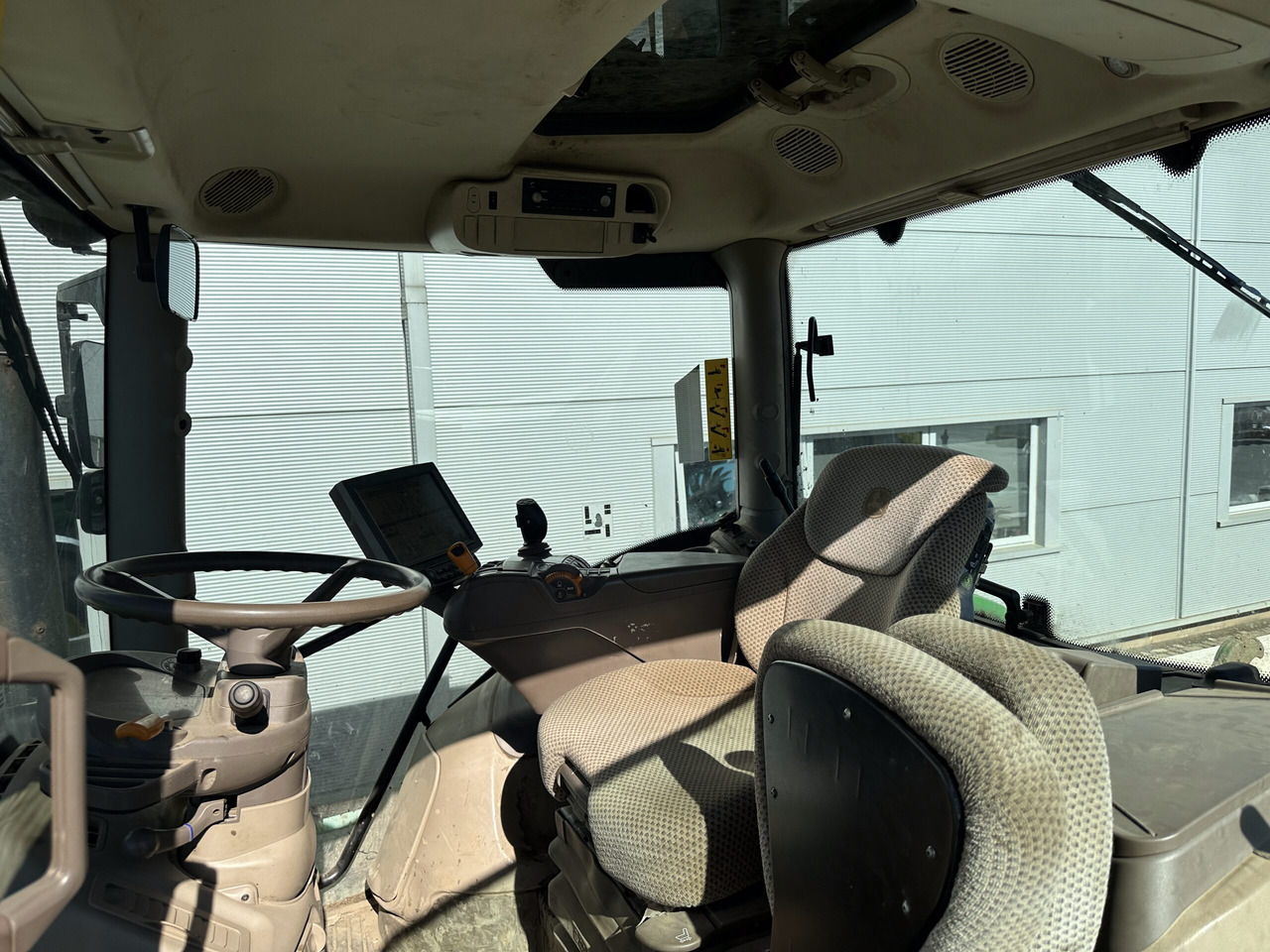 Traktors John Deere 6155R: foto 6