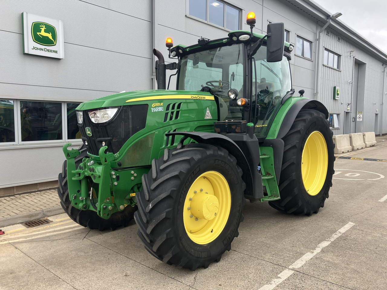 John Deere 6155R - Traktors: foto 1 John Deere 6155R - Traktors: foto 1