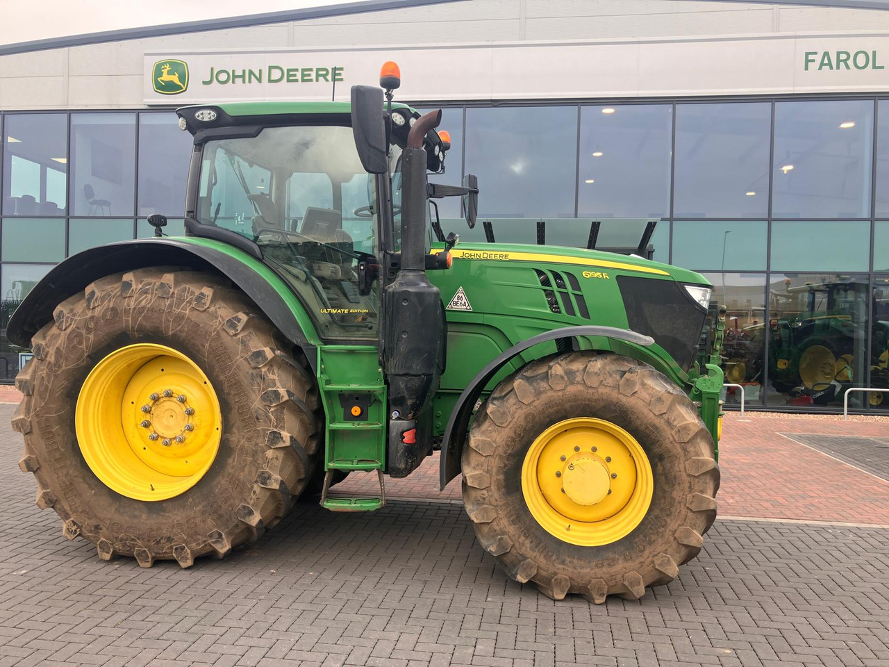 John Deere 6195R - Traktors: foto 1 John Deere 6195R - Traktors: foto 1