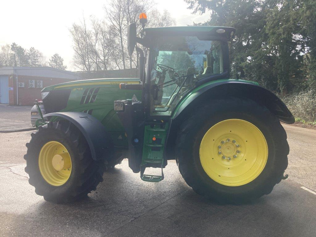 John Deere 6215R - Traktors: foto 2 John Deere 6215R - Traktors: foto 2