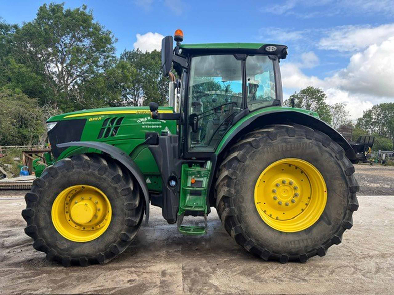 Traktors John Deere 6215R: foto 15