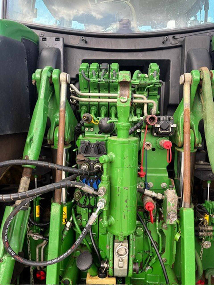 Traktors John Deere 6215R: foto 13