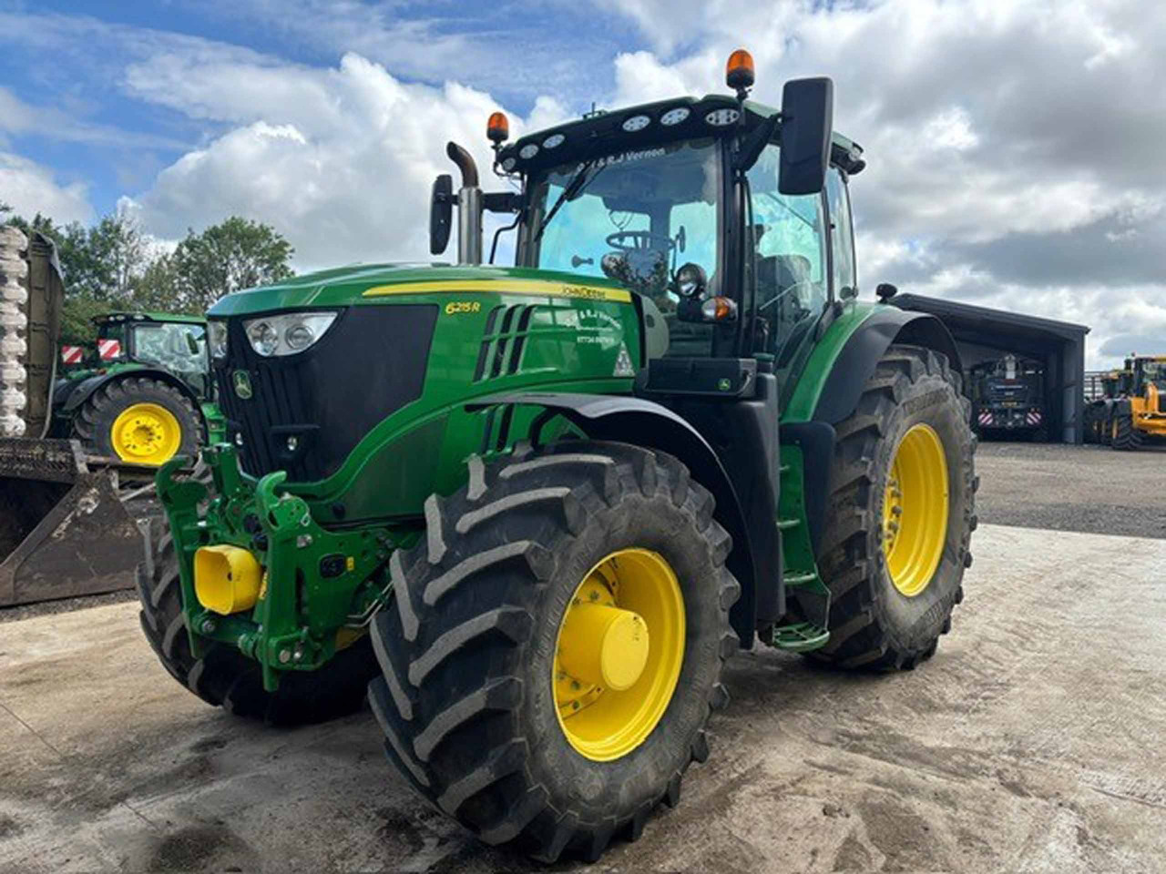 John Deere 6215R - Traktors: foto 1 John Deere 6215R - Traktors: foto 1