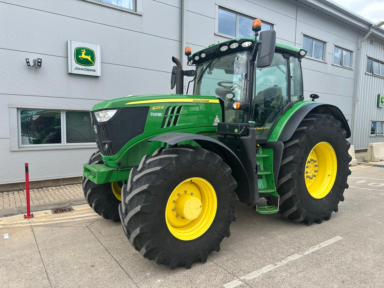 John Deere 6215R - Traktors: foto 1 John Deere 6215R - Traktors: foto 1