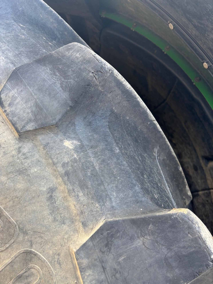 Traktors John Deere 6215R: foto 8