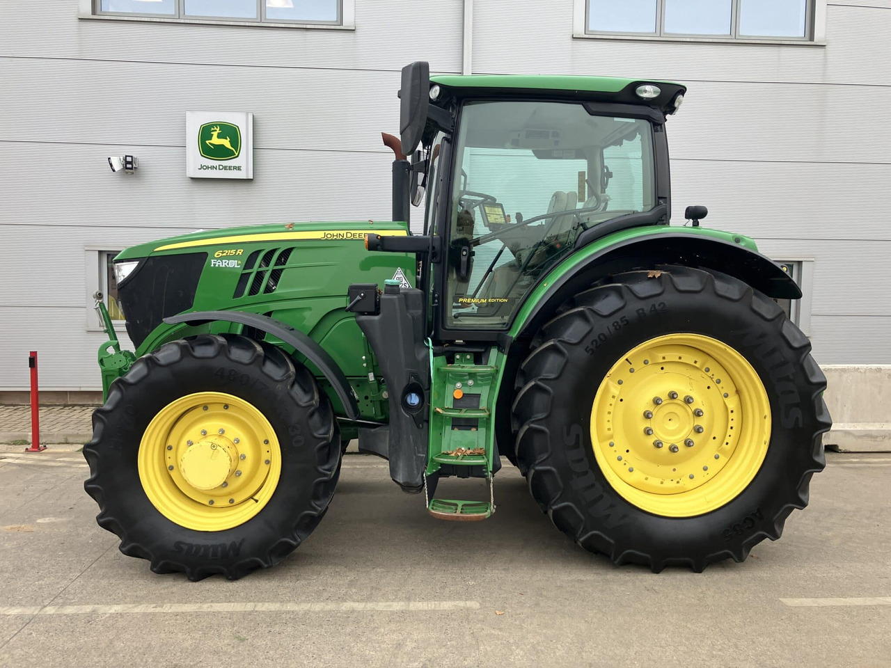 John Deere 6215R - Traktors: foto 2 John Deere 6215R - Traktors: foto 2