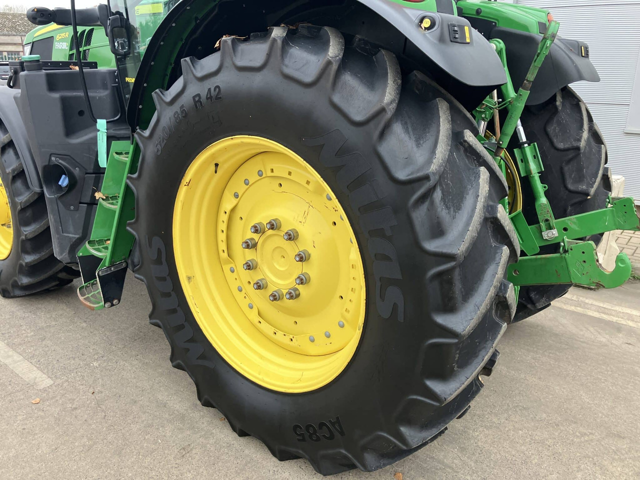 Traktors John Deere 6215R: foto 20