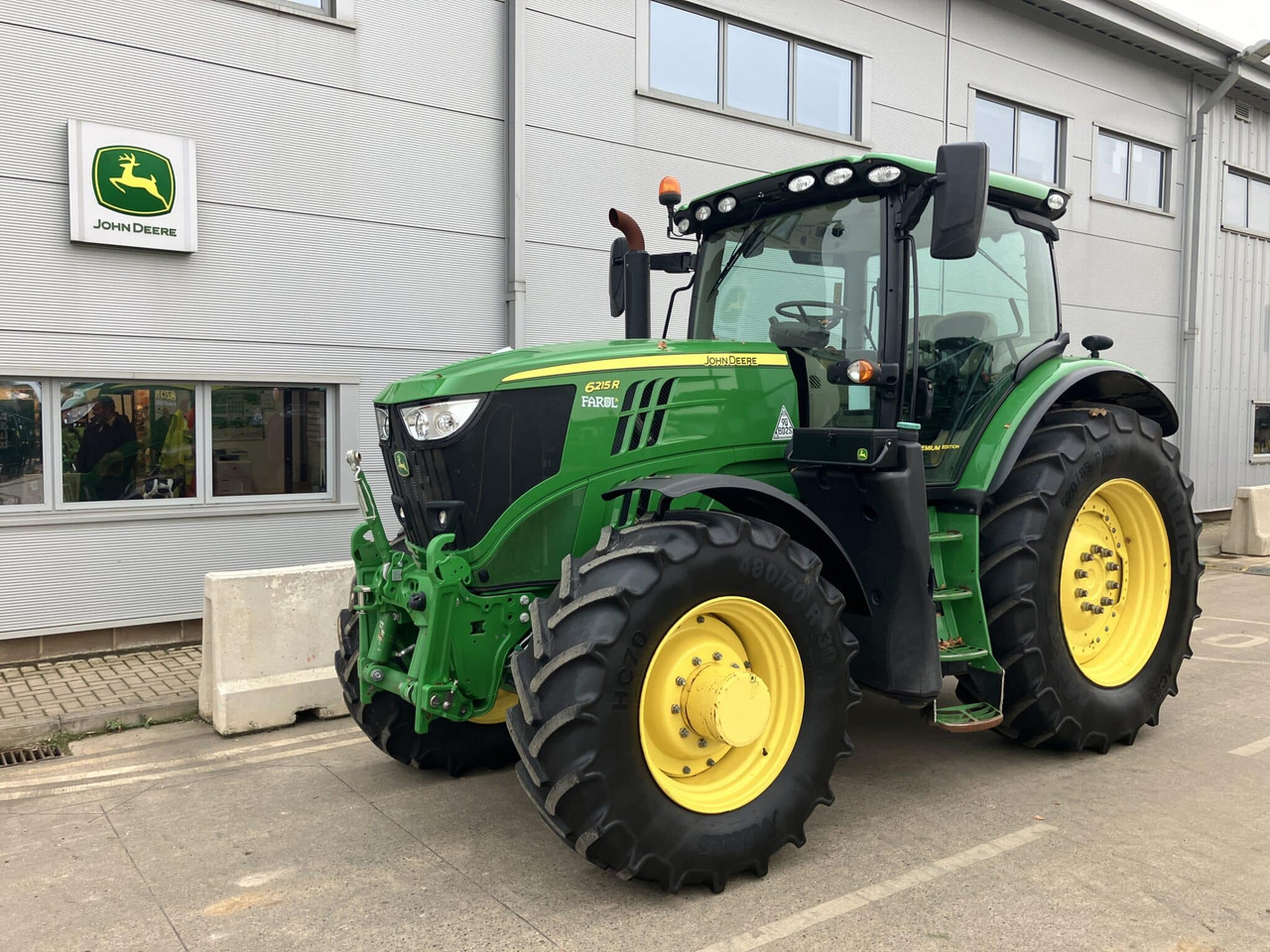 John Deere 6215R - Traktors: foto 1 John Deere 6215R - Traktors: foto 1