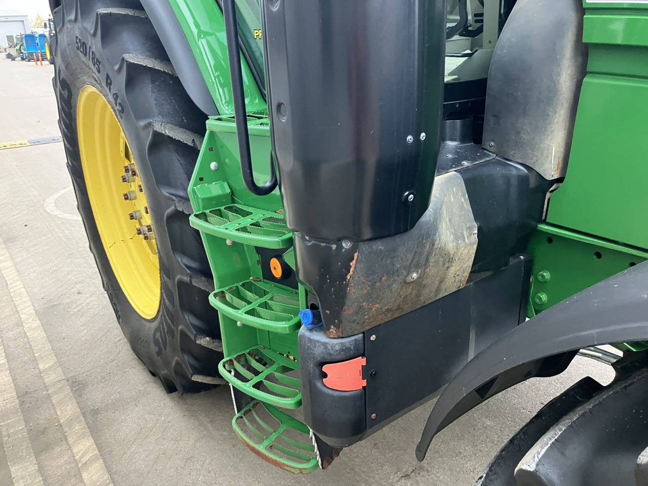 Traktors John Deere 6215R: foto 14