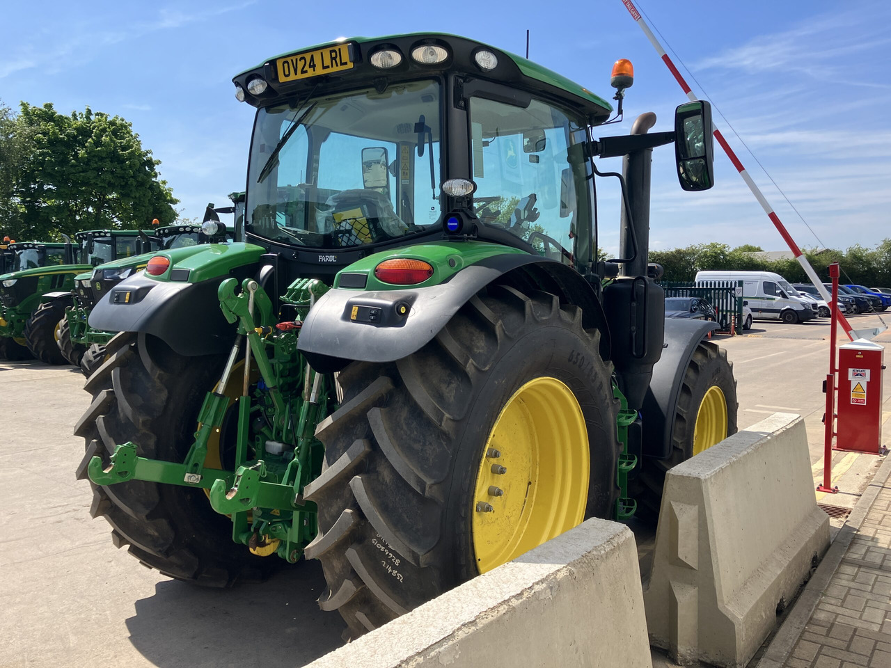 John Deere 6R 150 - Traktors: foto 5 John Deere 6R 150 - Traktors: foto 5