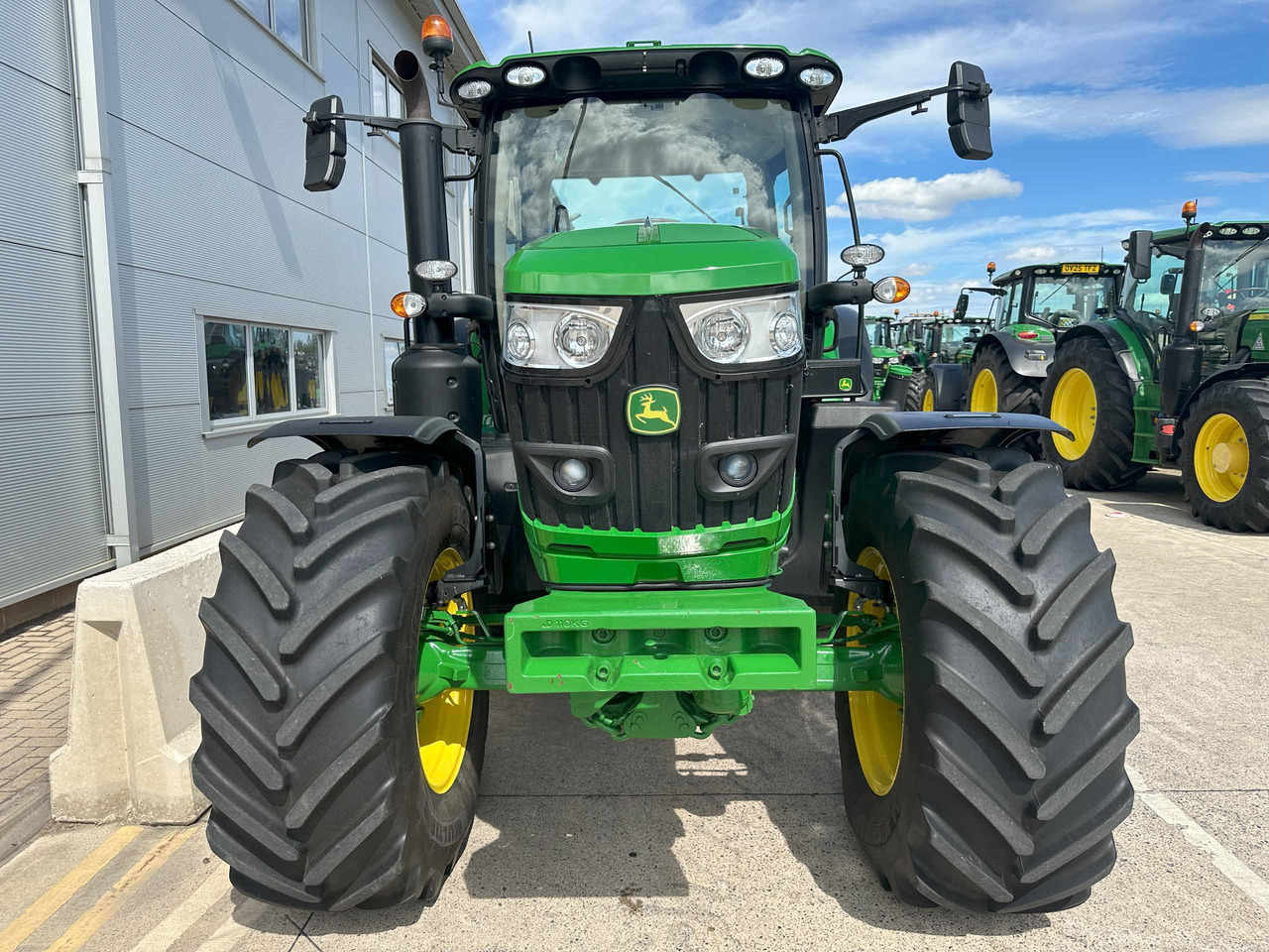 John Deere 6R 155 - Traktors: foto 2 John Deere 6R 155 - Traktors: foto 2