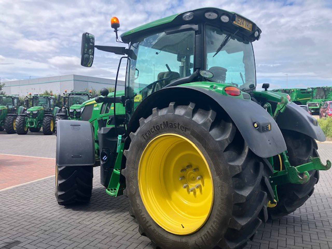 John Deere 6R 155 - Traktors: foto 4 John Deere 6R 155 - Traktors: foto 4