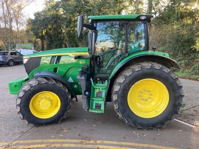 John Deere 6R 185 - Traktors: foto 1 John Deere 6R 185 - Traktors: foto 1