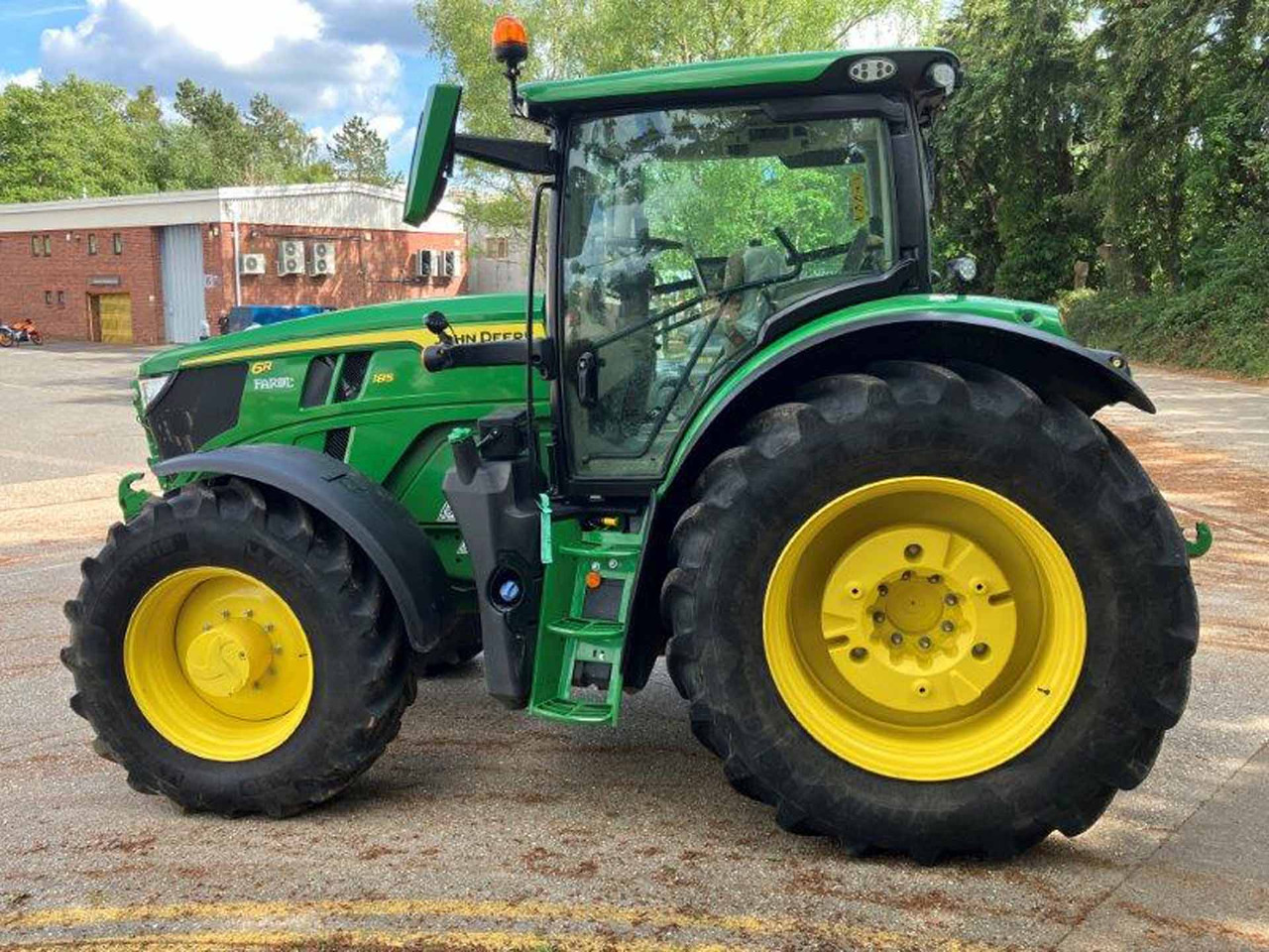 John Deere 6R 185 - Traktors: foto 1 John Deere 6R 185 - Traktors: foto 1