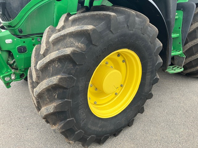 John Deere 6R 195 - Traktors: foto 2 John Deere 6R 195 - Traktors: foto 2