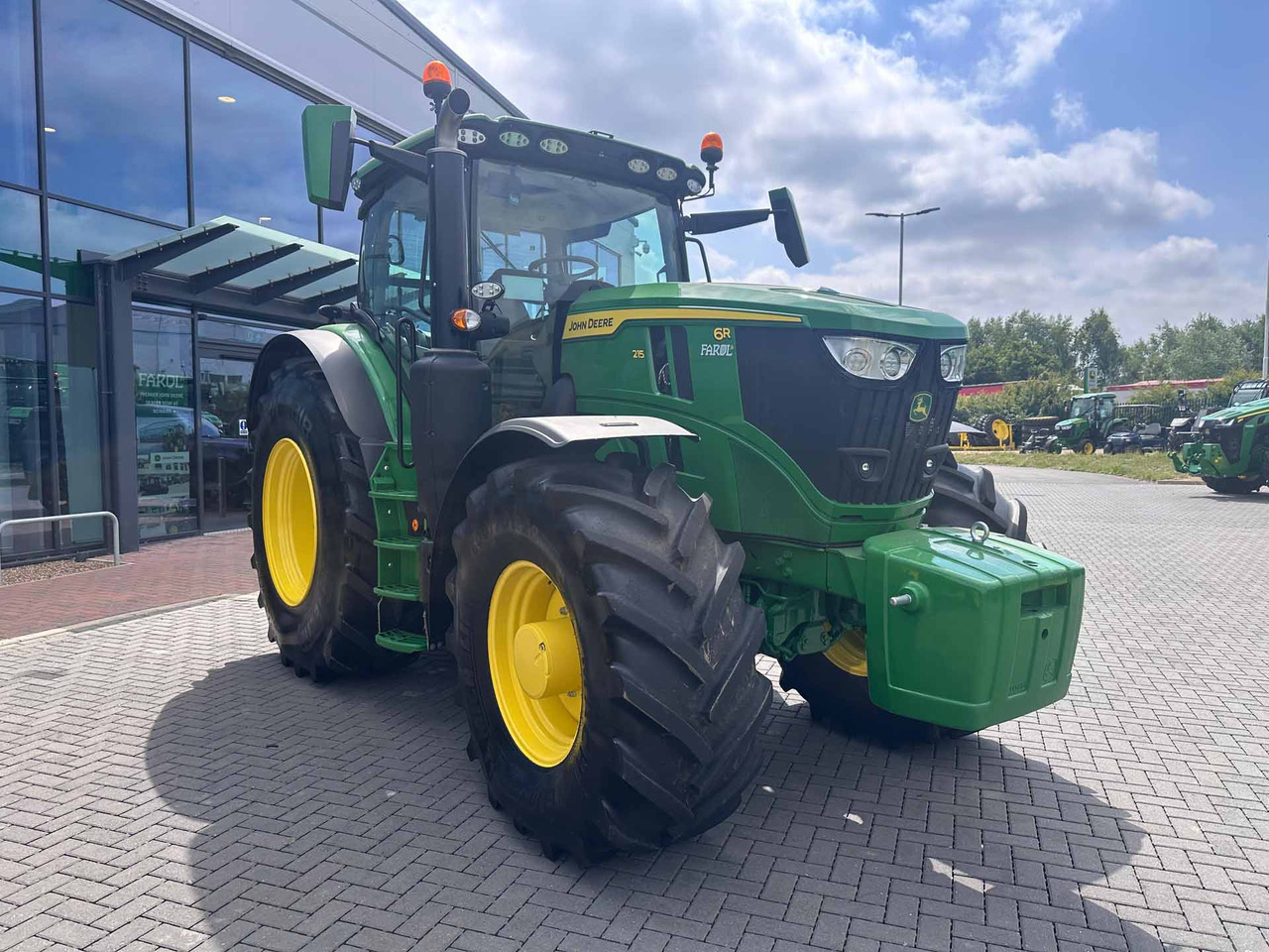 John Deere 6R 215 - Traktors: foto 1 John Deere 6R 215 - Traktors: foto 1