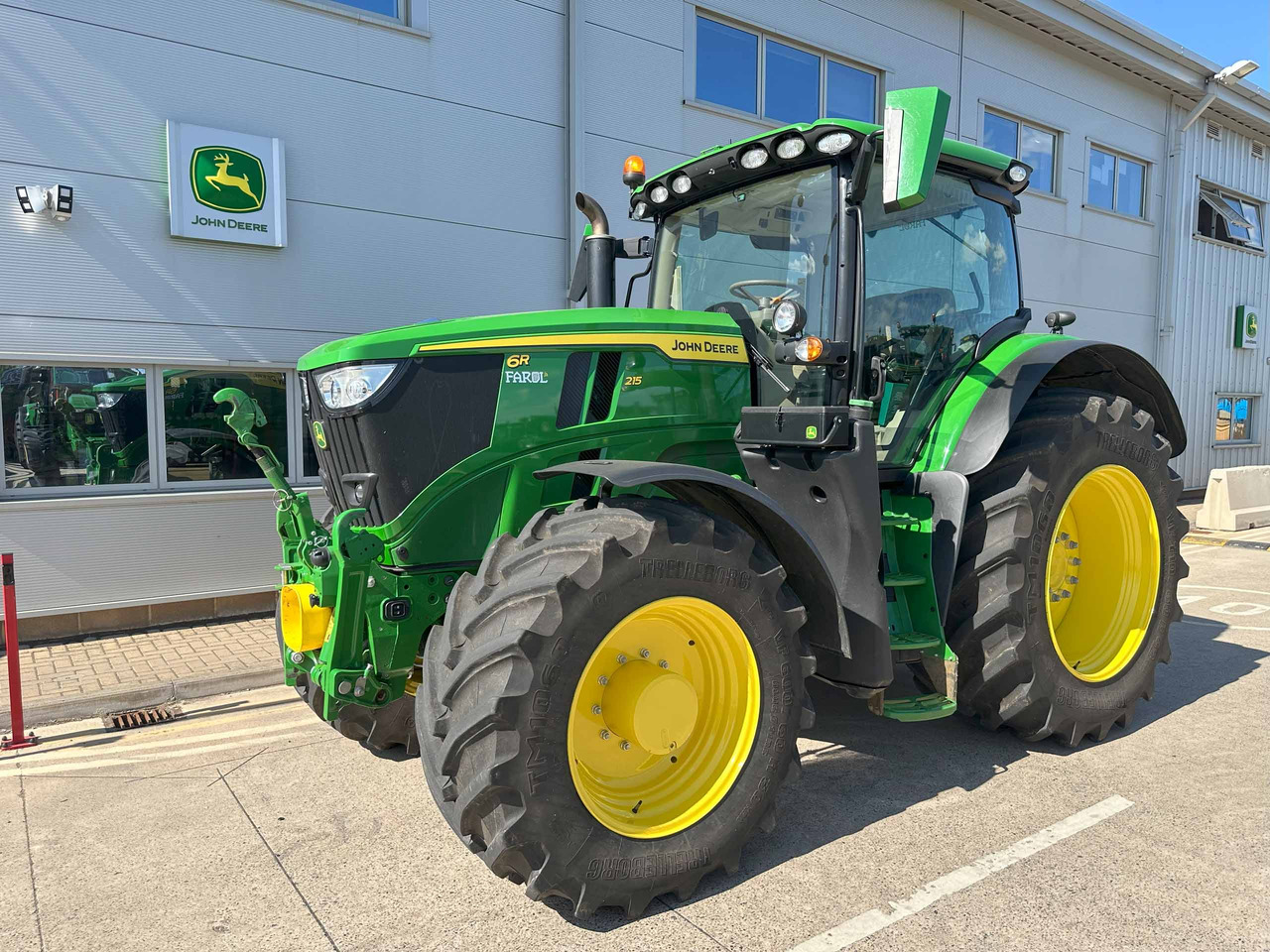 John Deere 6R 215 - Traktors: foto 1 John Deere 6R 215 - Traktors: foto 1