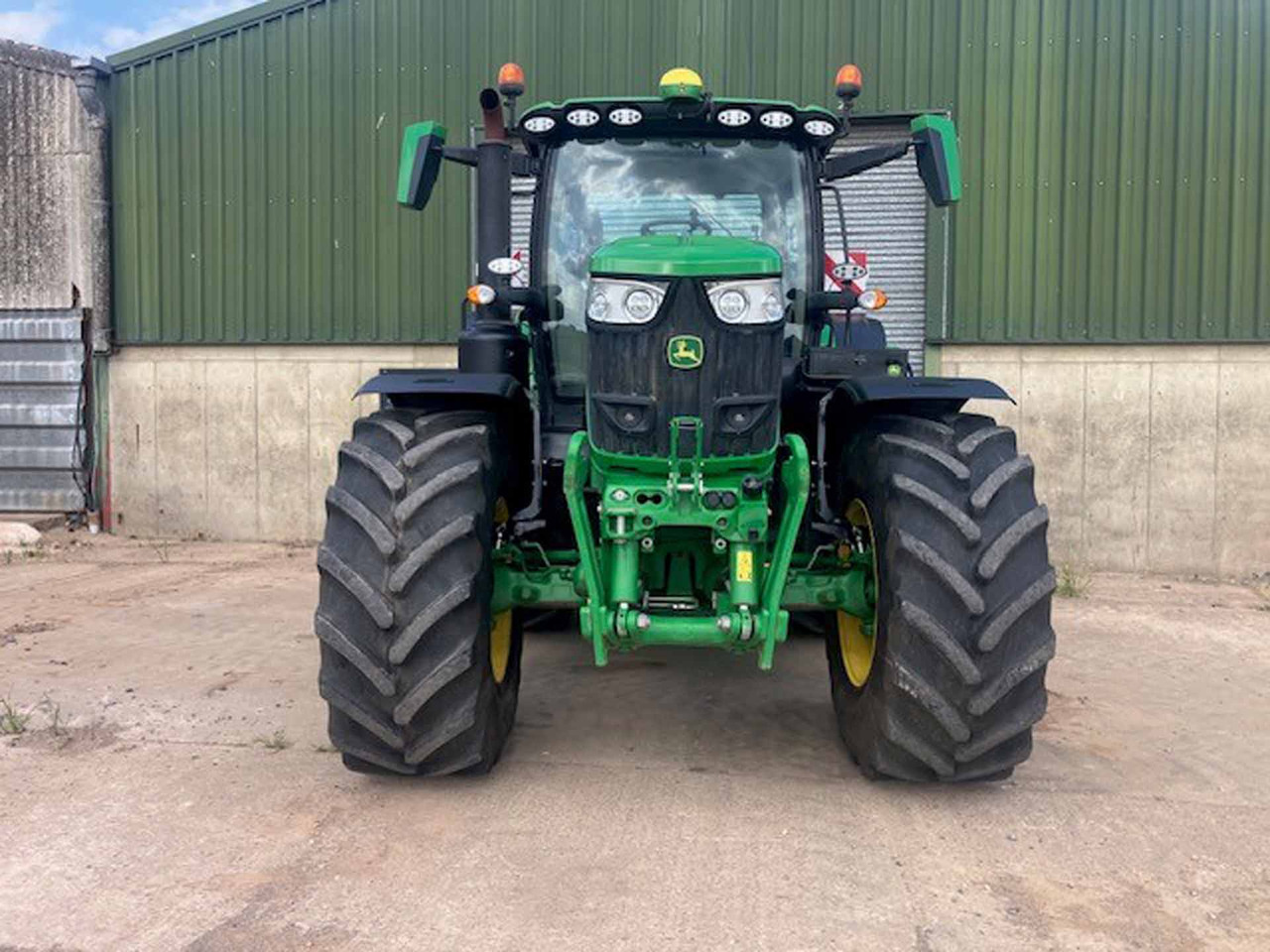 John Deere 6R 215 - Traktors: foto 3 John Deere 6R 215 - Traktors: foto 3