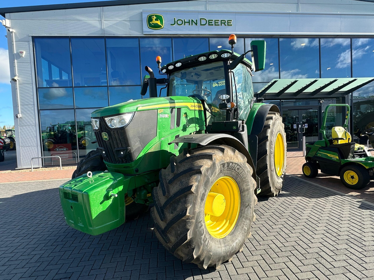 Traktors John Deere 6R 215: foto 1