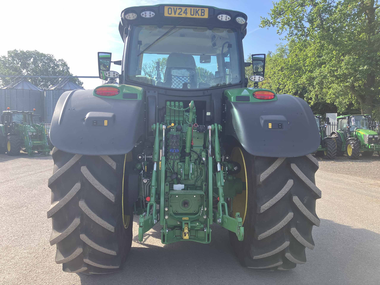 John Deere 6R 215 - Traktors: foto 4 John Deere 6R 215 - Traktors: foto 4