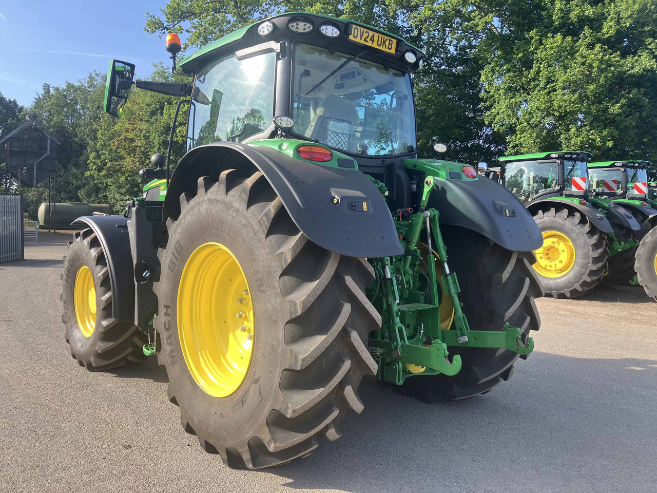 John Deere 6R 215 - Traktors: foto 3 John Deere 6R 215 - Traktors: foto 3