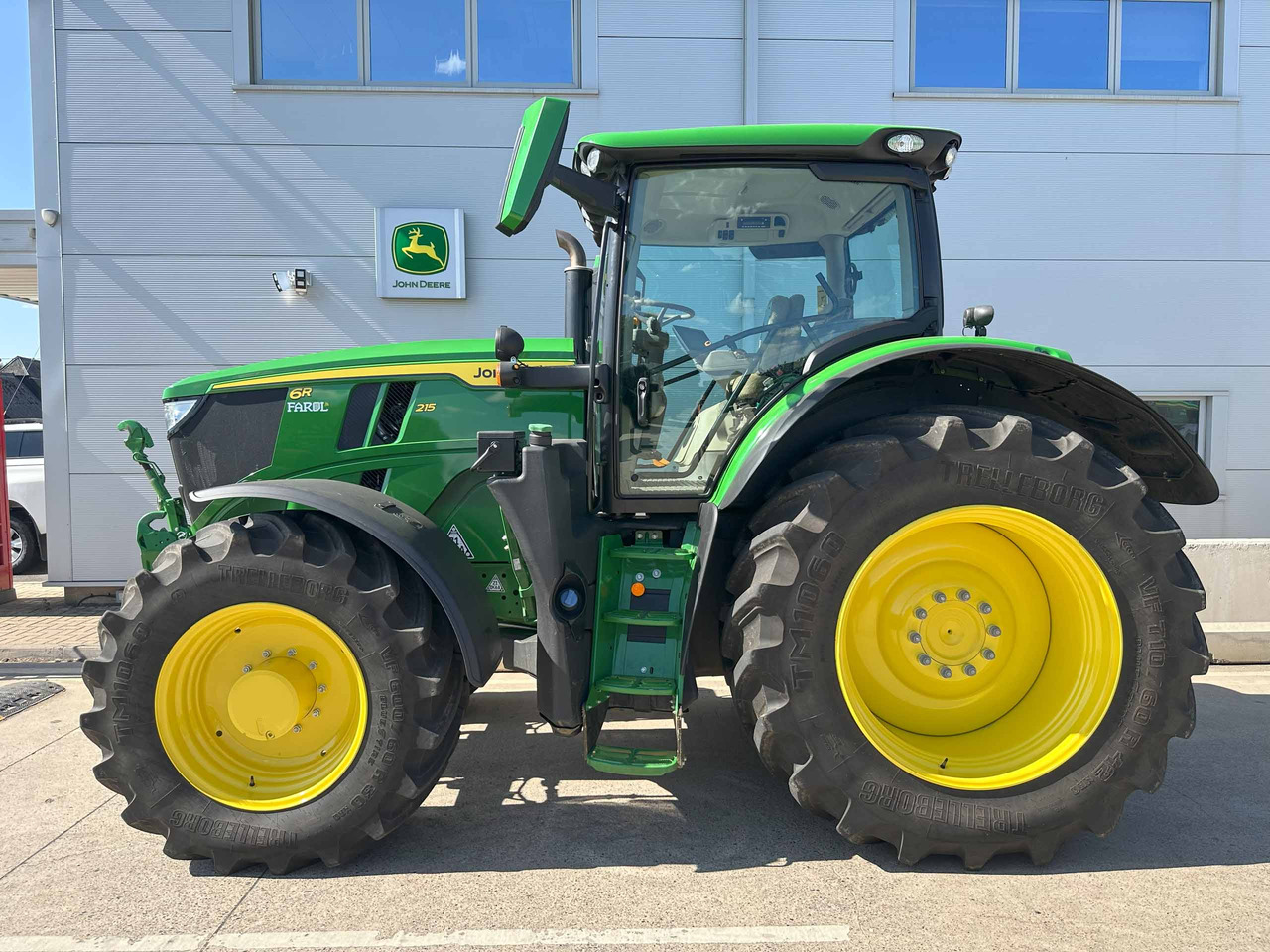 John Deere 6R 215 - Traktors: foto 2 John Deere 6R 215 - Traktors: foto 2