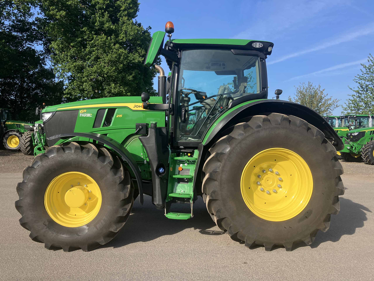 John Deere 6R 215 - Traktors: foto 2 John Deere 6R 215 - Traktors: foto 2