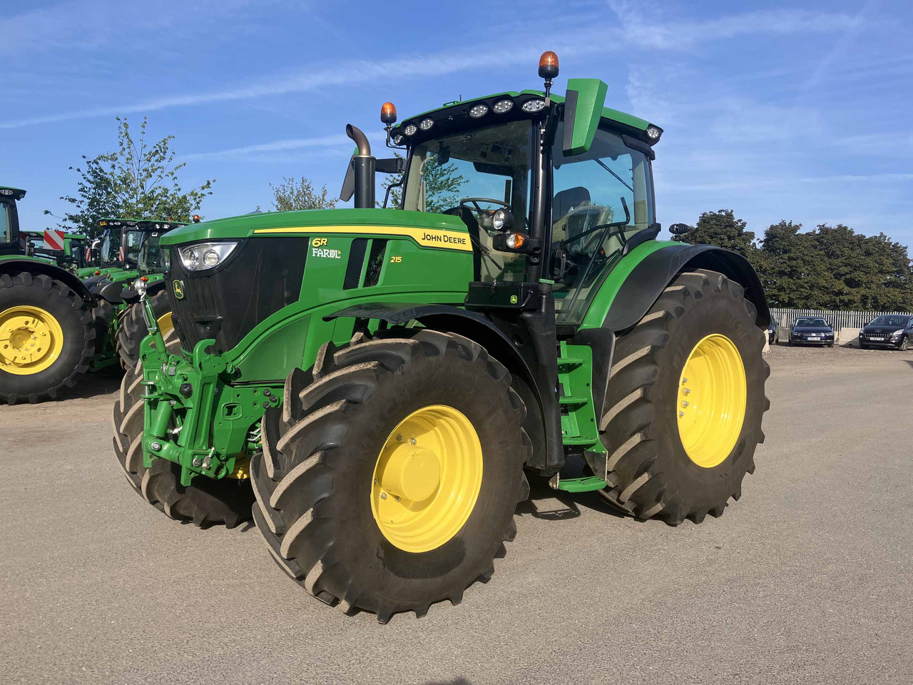 John Deere 6R 215 - Traktors: foto 1 John Deere 6R 215 - Traktors: foto 1