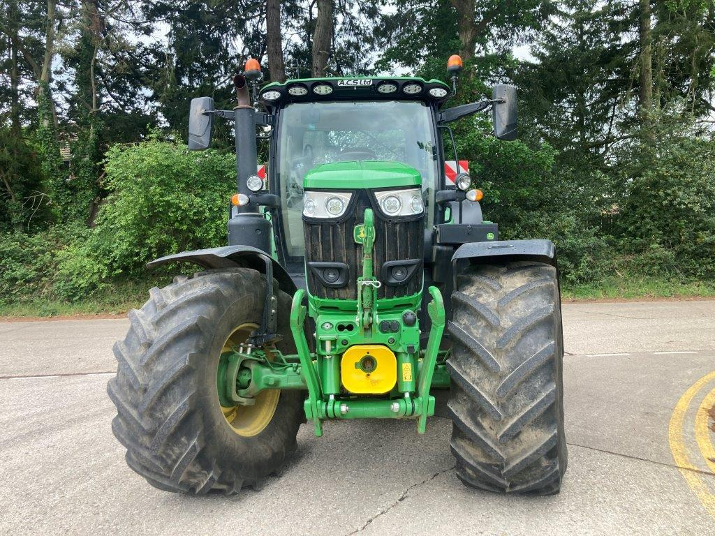 John Deere 6R 215 - Traktors: foto 1 John Deere 6R 215 - Traktors: foto 1