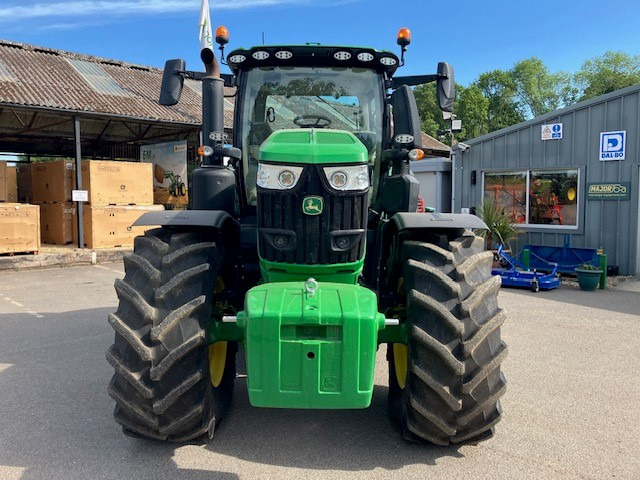 John Deere 6R 250 - Traktors: foto 3 John Deere 6R 250 - Traktors: foto 3