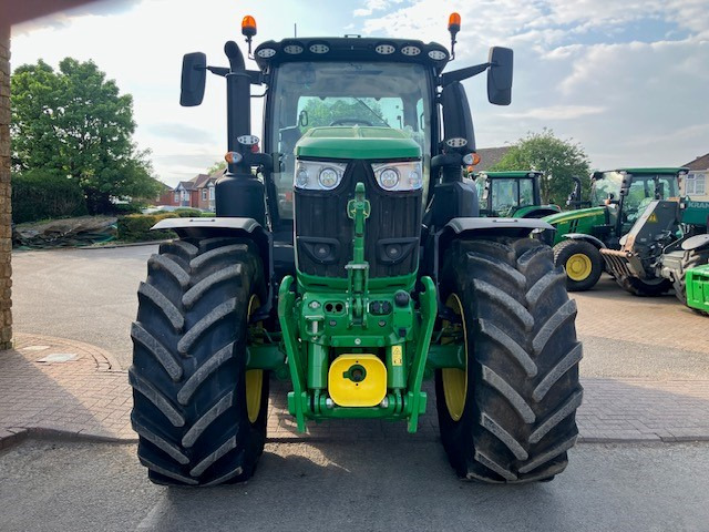 John Deere 6R 250 - Traktors: foto 3 John Deere 6R 250 - Traktors: foto 3