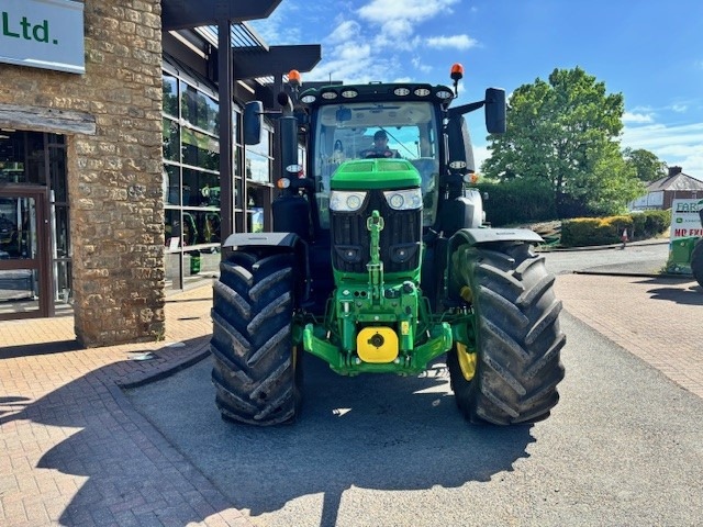 John Deere 6R 250 - Traktors: foto 2 John Deere 6R 250 - Traktors: foto 2