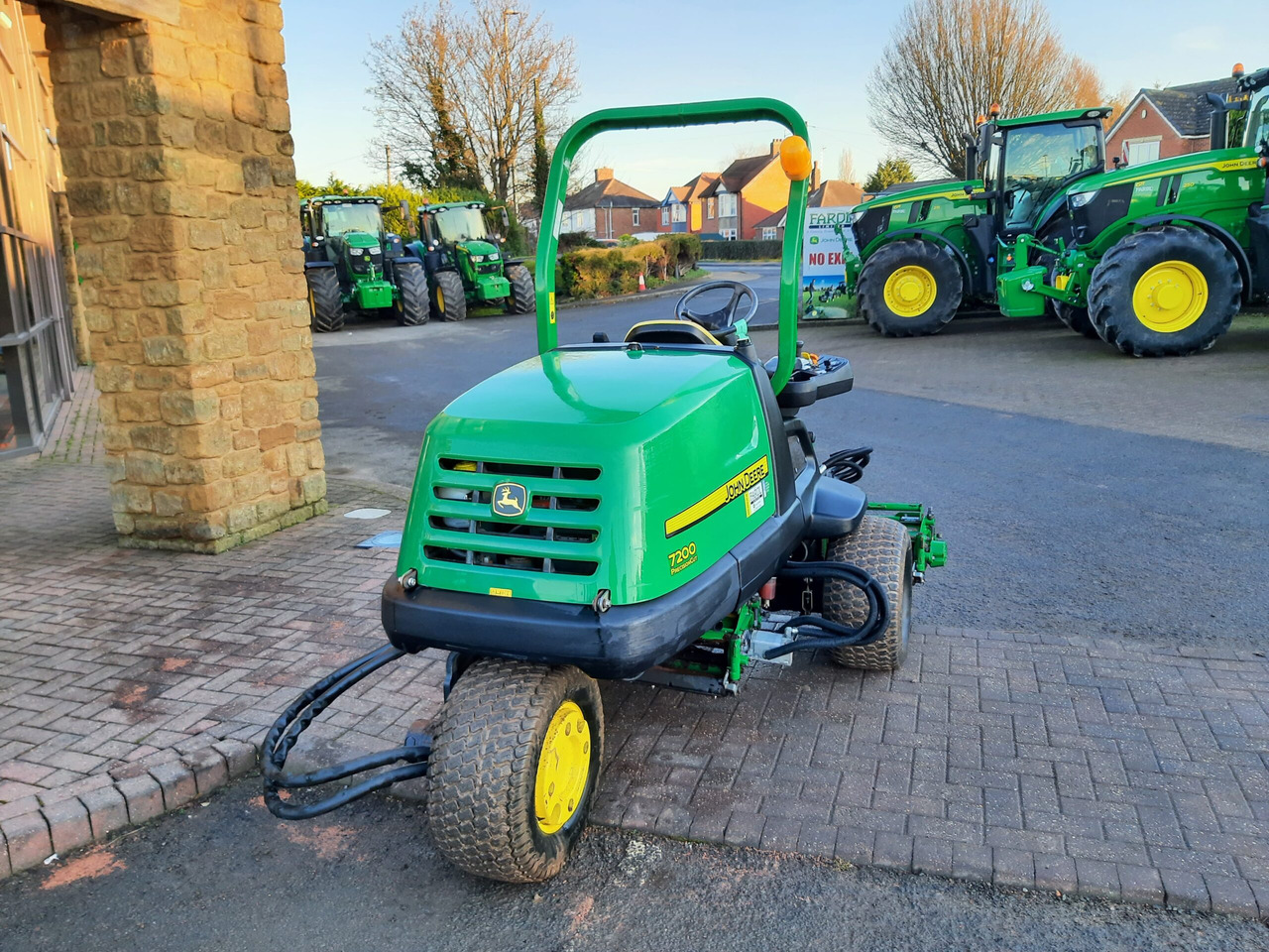 John Deere 7200 utility triple mower - Zāles pļāvējs: foto 3 John Deere 7200 utility triple mower - Zāles pļāvējs: foto 3