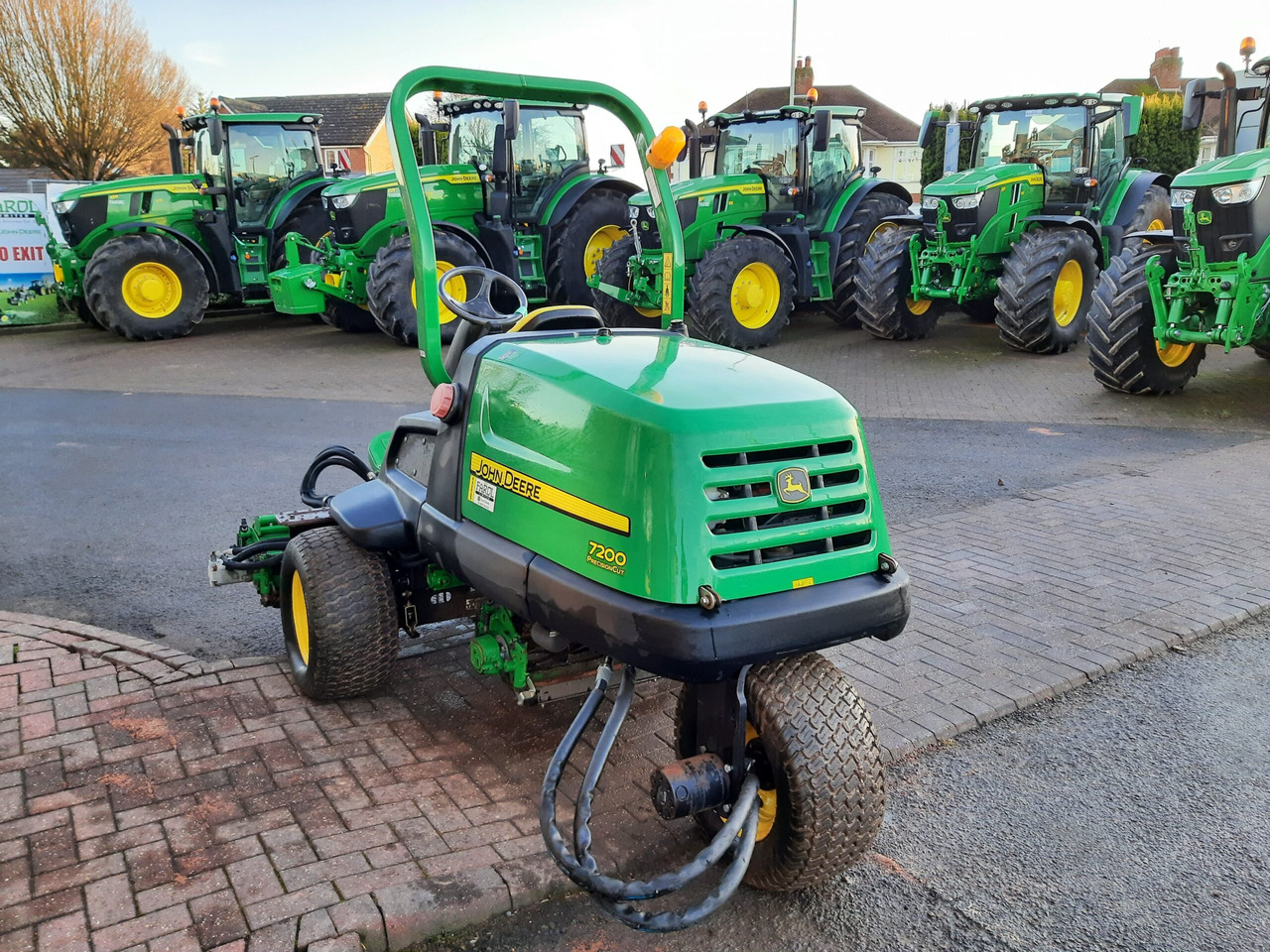 John Deere 7200 utility triple mower - Zāles pļāvējs: foto 5 John Deere 7200 utility triple mower - Zāles pļāvējs: foto 5