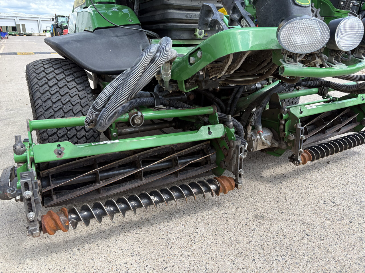 John Deere 7200A Triple Mower - Zāles pļāvējs: foto 5 John Deere 7200A Triple Mower - Zāles pļāvējs: foto 5